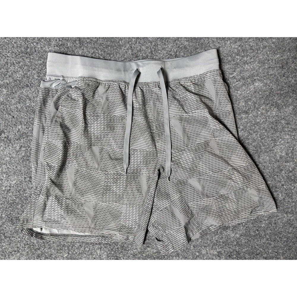 Perry Ellis Sport Shorts Mens M Gray Geometric 4" Inseam UPF 50 Stretch Athletic